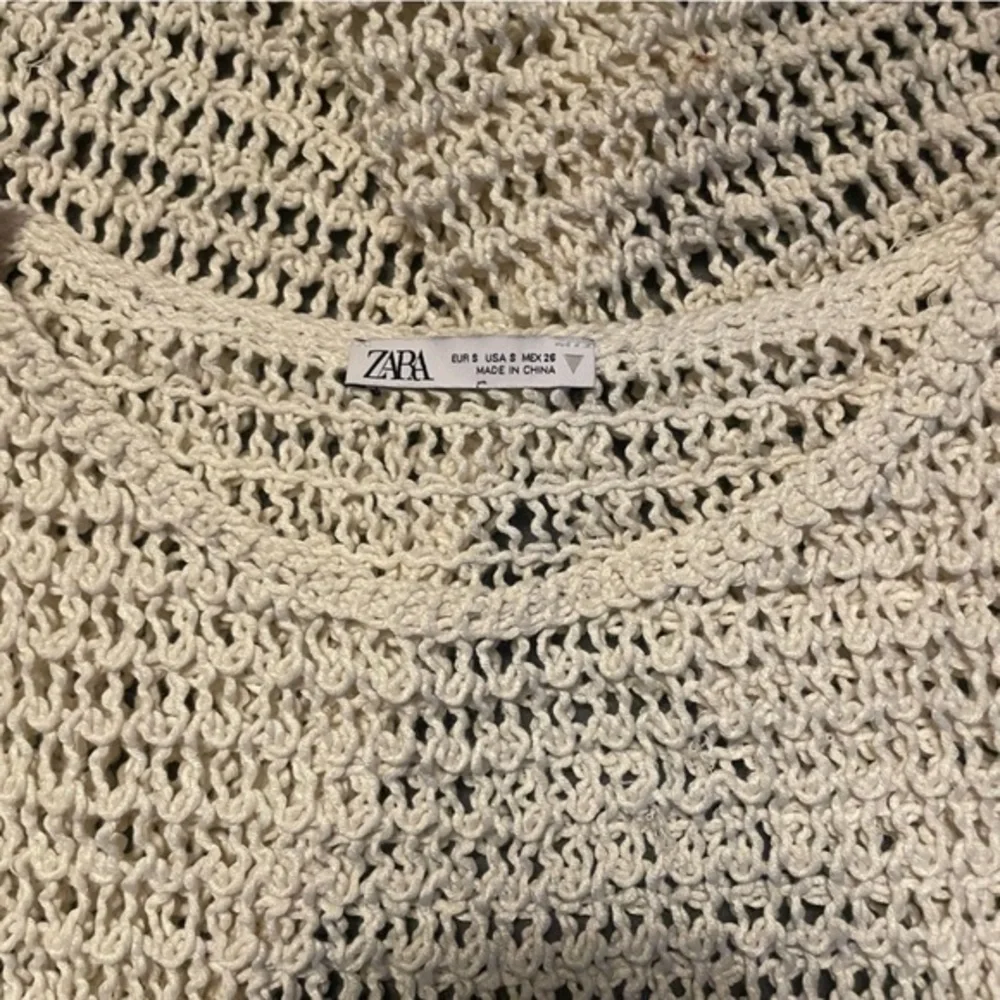 Zara Boho‎ Cropped Cream Crotchet Long Sleeve Top